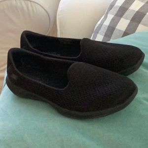 Skechers Airmax slipon sneaker size 7.5 ladies black Euc